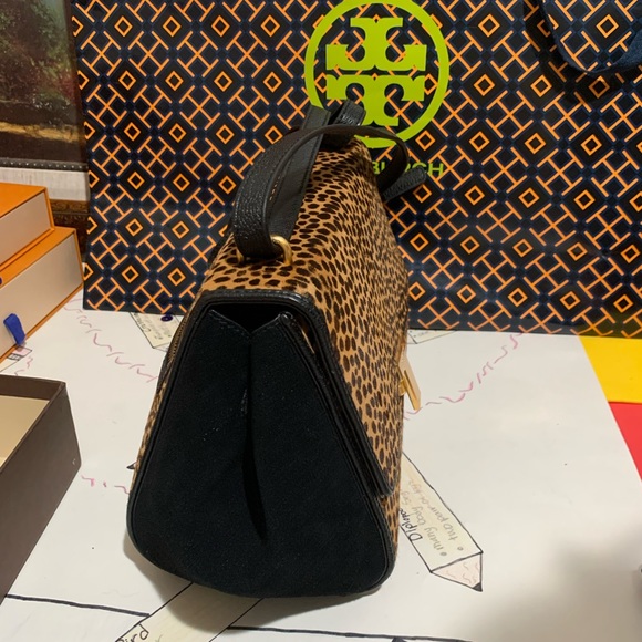 TORY BURCH LEOPARD PRINT SHOULDER or CROSS-BODY BAG - BLACK - Picture 4 of 6